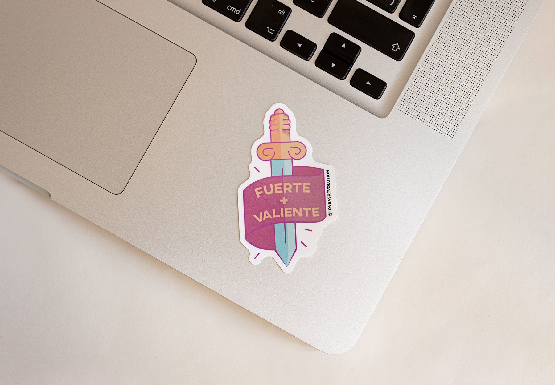sticker fuerte + valiente